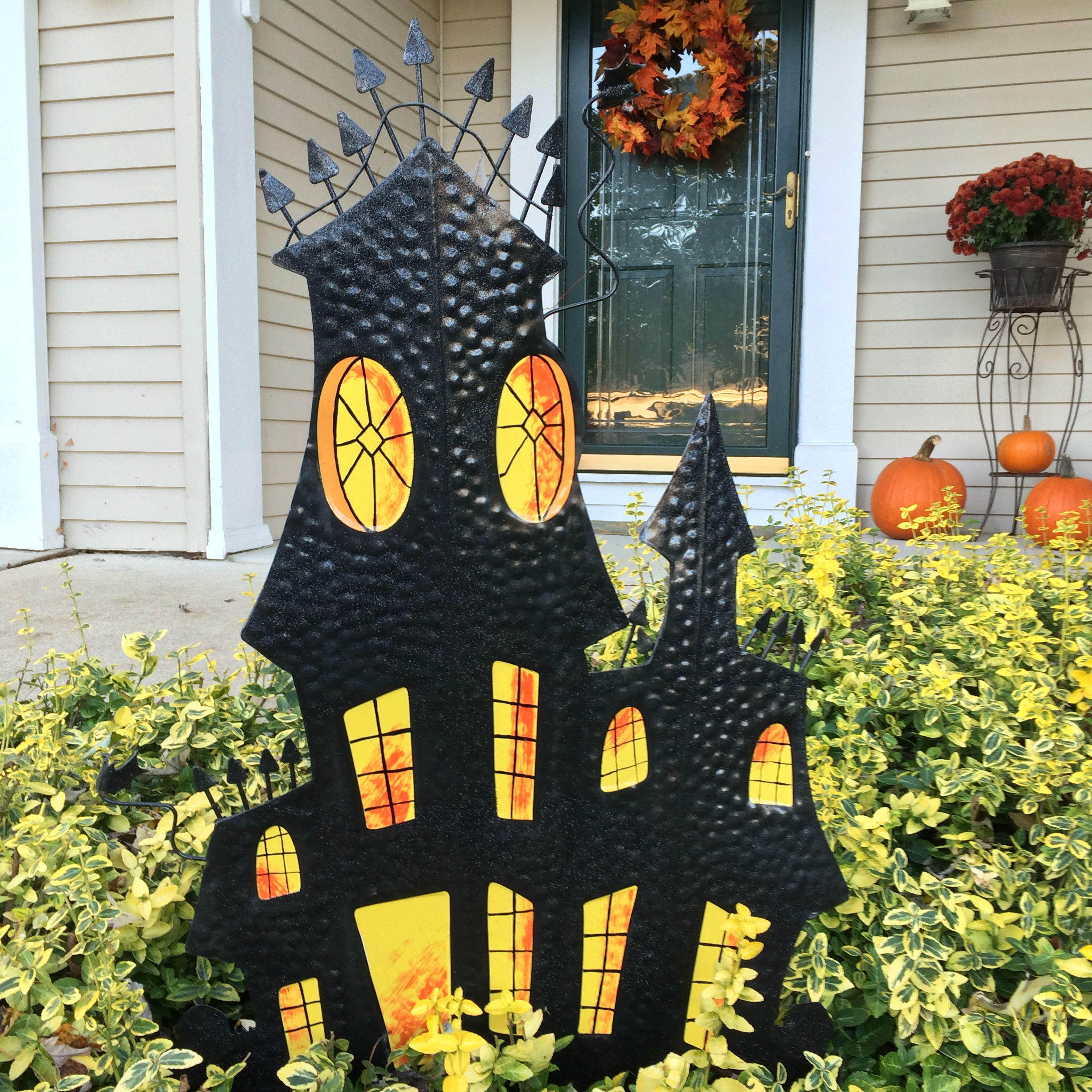 Outdoor Halloween Decor Ideas on a Budget - My One and Only Home